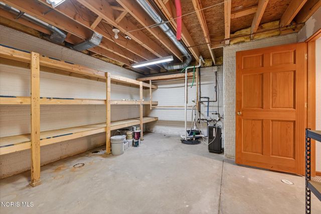 8819 Royal Oak Drive, Holland, OH 43528