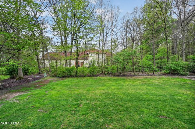 8819 Royal Oak Drive, Holland, OH 43528