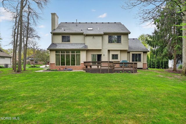 8819 Royal Oak Drive, Holland, OH 43528