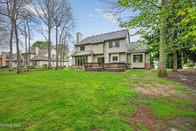 8819 Royal Oak Drive, Holland, OH 43528