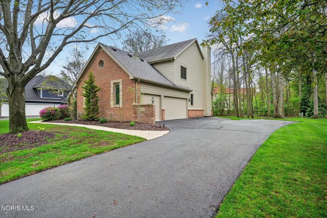 8819 Royal Oak Drive, Holland, OH 43528