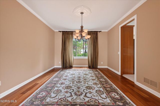 8819 Royal Oak Drive, Holland, OH 43528