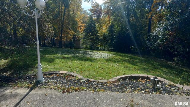 27841 BOWKER Drive, Le Claire, IA 52753