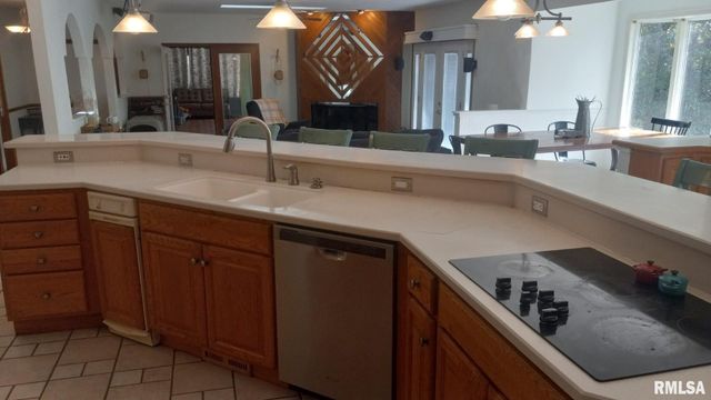 27841 BOWKER Drive, Le Claire, IA 52753