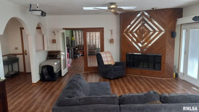 27841 BOWKER Drive, Le Claire, IA 52753