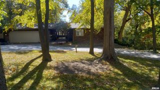 27841 BOWKER Drive, Le Claire, IA 52753