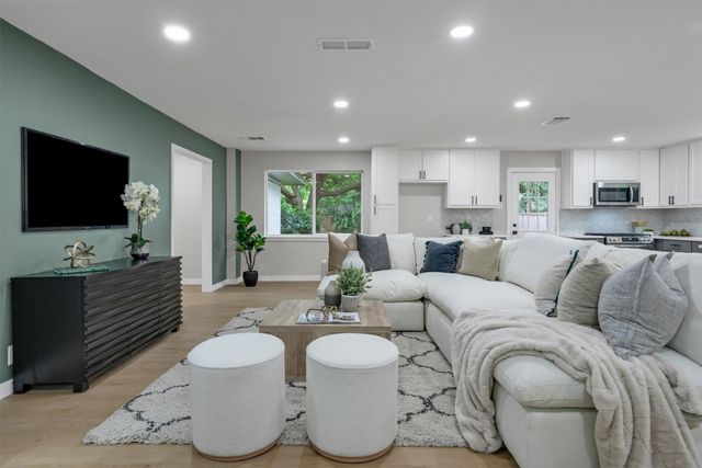 4815 Kelman Street, Dallas, TX 75214