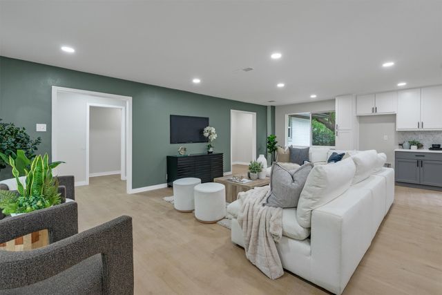 4815 Kelman Street, Dallas, TX 75214