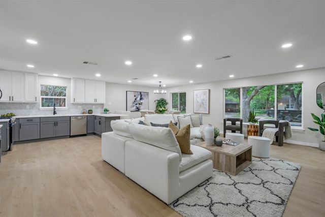 4815 Kelman Street, Dallas, TX 75214