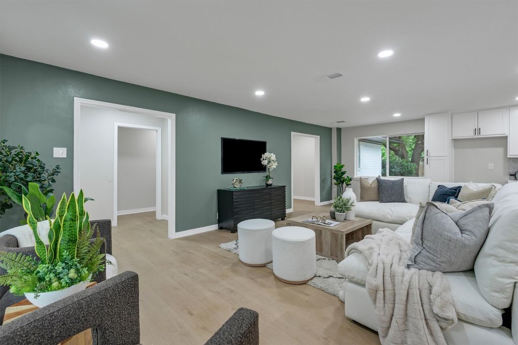 4815 Kelman Street, Dallas, TX 75214