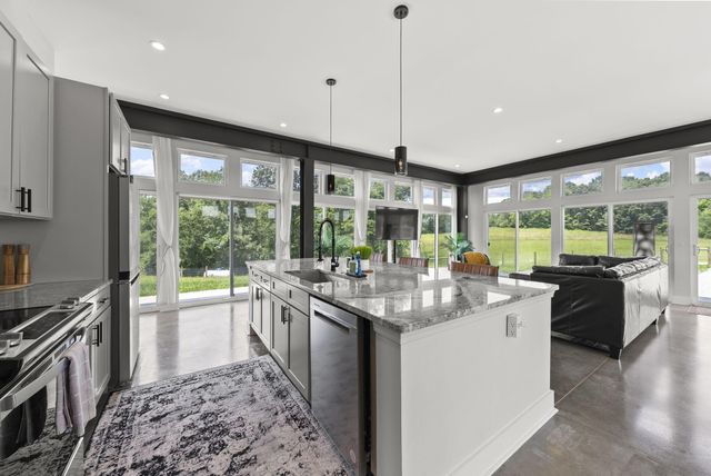 19718 Feathers Road, Logan, OH 43138