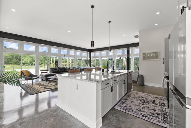 19718 Feathers Road, Logan, OH 43138