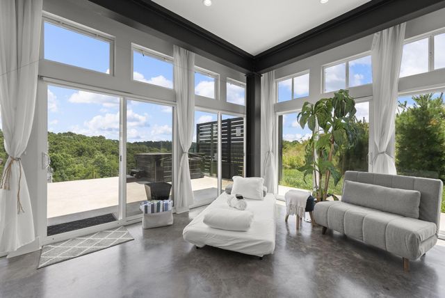 19718 Feathers Road, Logan, OH 43138