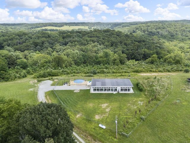 19718 Feathers Road, Logan, OH 43138