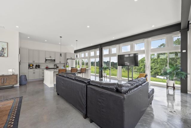 19718 Feathers Road, Logan, OH 43138