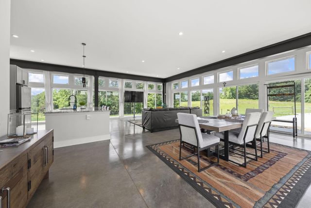 19718 Feathers Road, Logan, OH 43138