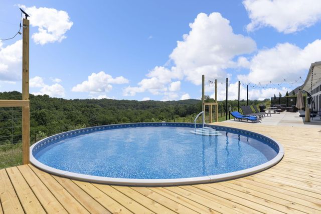 19718 Feathers Road, Logan, OH 43138