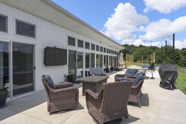 19718 Feathers Road, Logan, OH 43138