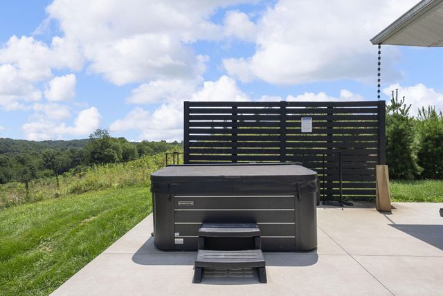 19718 Feathers Road, Logan, OH 43138