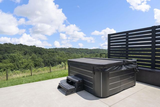 19718 Feathers Road, Logan, OH 43138