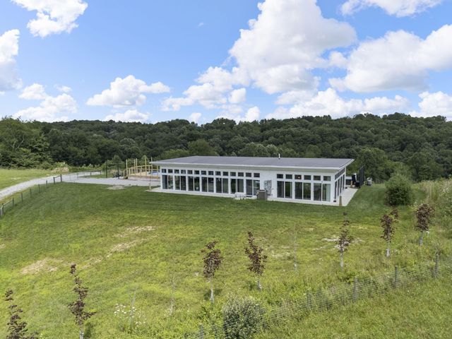 19718 Feathers Road, Logan, OH 43138