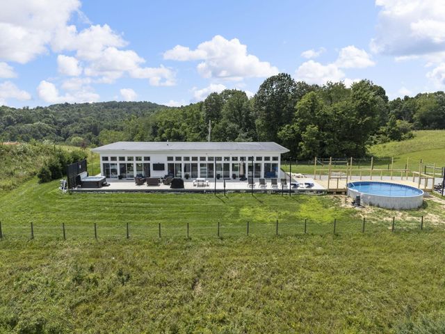 19718 Feathers Road, Logan, OH 43138