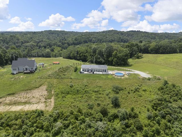 19718 Feathers Road, Logan, OH 43138