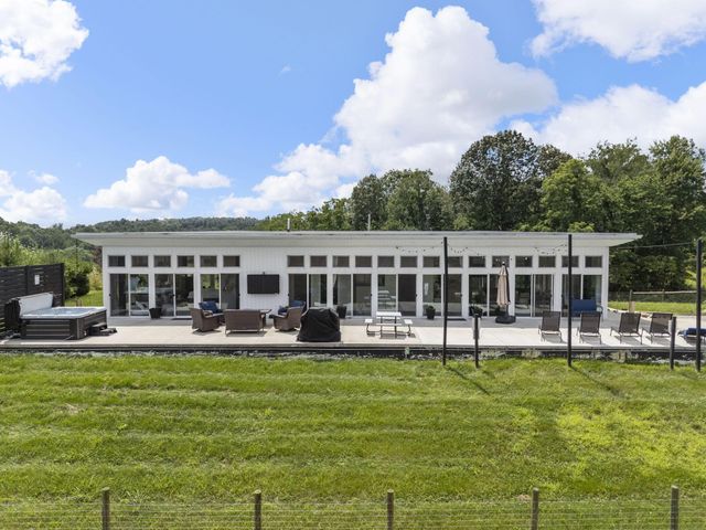 19718 Feathers Road, Logan, OH 43138