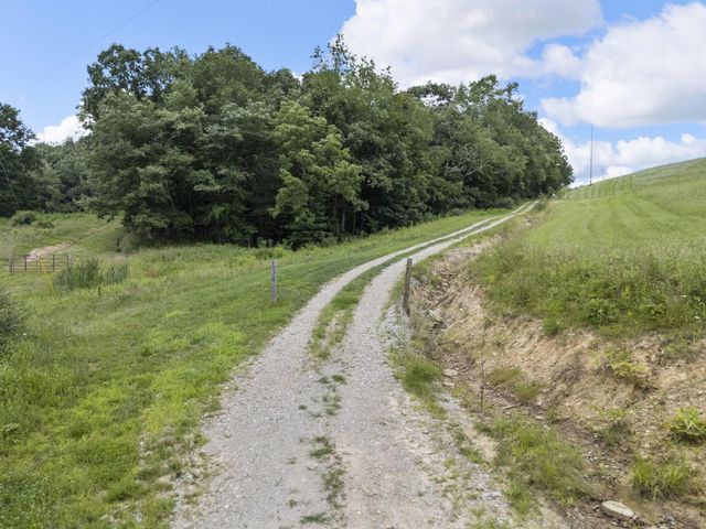 19718 Feathers Road, Logan, OH 43138