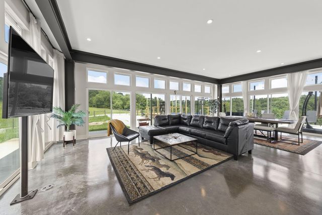 19718 Feathers Road, Logan, OH 43138