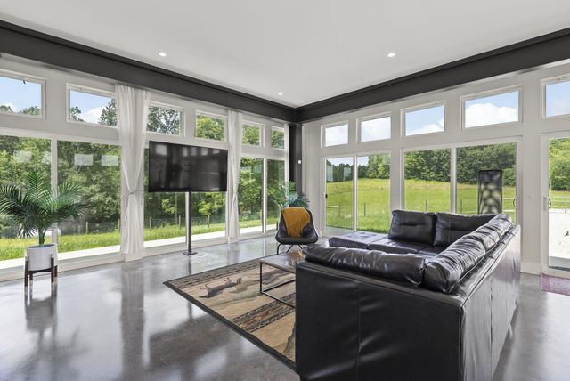 19718 Feathers Road, Logan, OH 43138