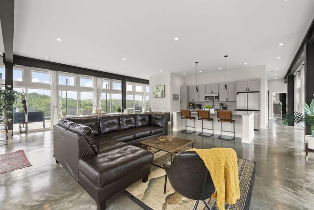 19718 Feathers Road, Logan, OH 43138