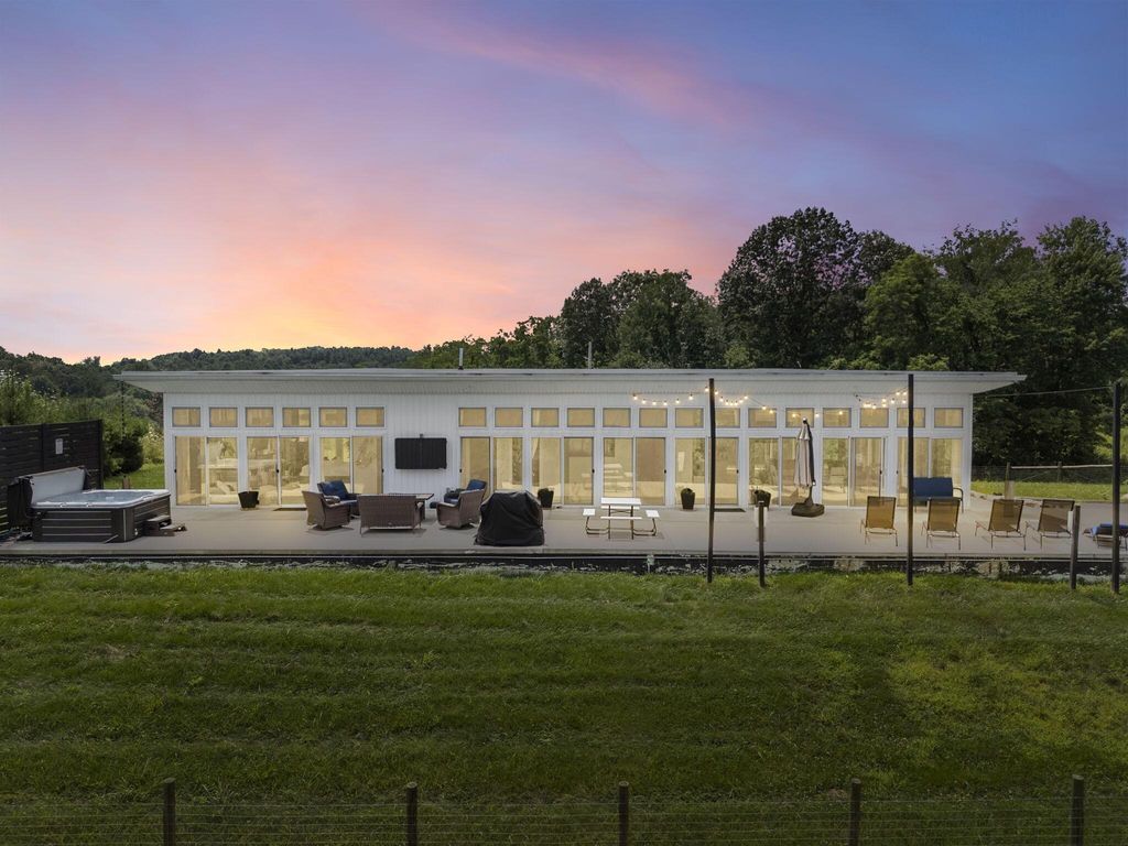 19718 Feathers Road, Logan, OH 43138