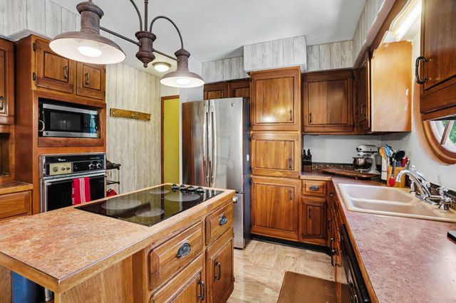 601 W North Street, Paw Paw Vllg, MI 49079