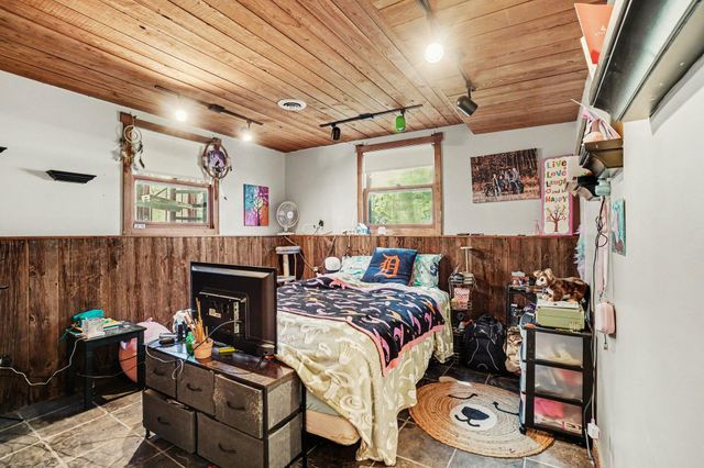 601 W North Street, Paw Paw Vllg, MI 49079