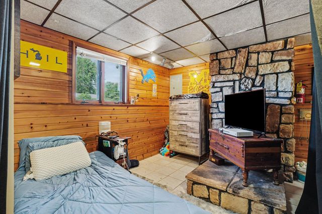 601 W North Street, Paw Paw Vllg, MI 49079