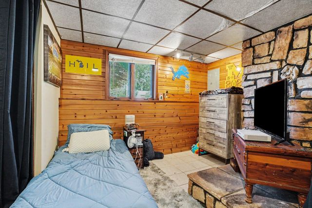 601 W North Street, Paw Paw Vllg, MI 49079