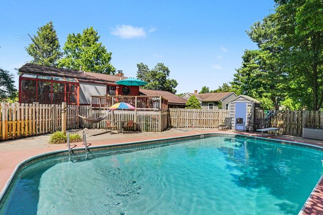 601 W North Street, Paw Paw Vllg, MI 49079