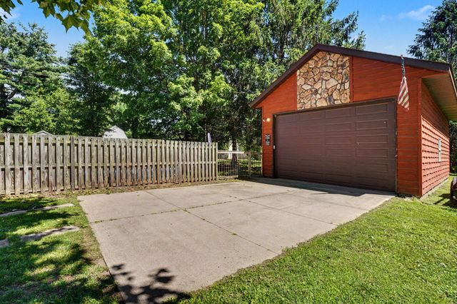 601 W North Street, Paw Paw Vllg, MI 49079