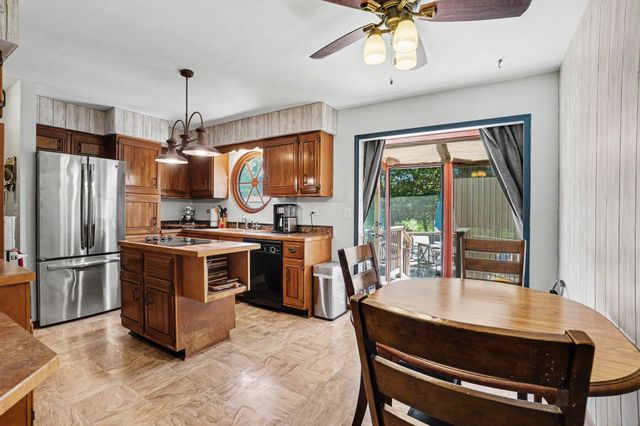 601 W North Street, Paw Paw Vllg, MI 49079
