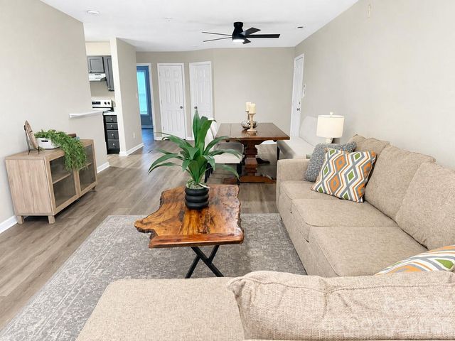 1134 Plaza Walk Drive, Charlotte, NC 28215