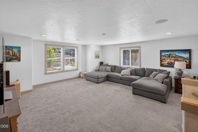 1806 NE Coby Way, Bend, OR 97701