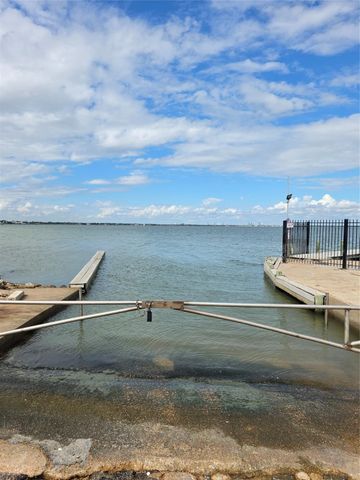 000 Shore Acres Boulevard, Shoreacres, TX 77571