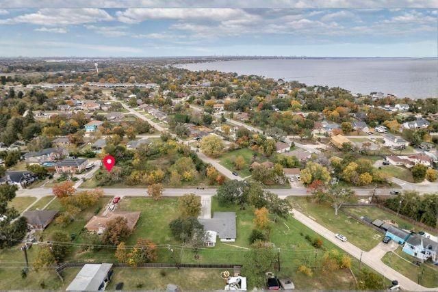 000 Shore Acres Boulevard, Shoreacres, TX 77571