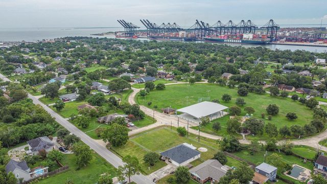 000 Shore Acres Boulevard, Shoreacres, TX 77571