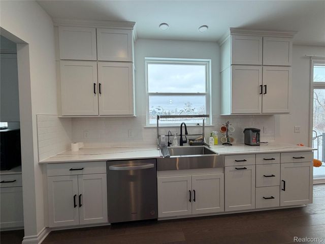 51360 Whispering Ridge Drive, Lyon Charter Township, MI 48167