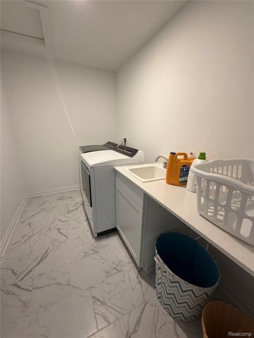 51360 Whispering Ridge Drive, Lyon Charter Township, MI 48167