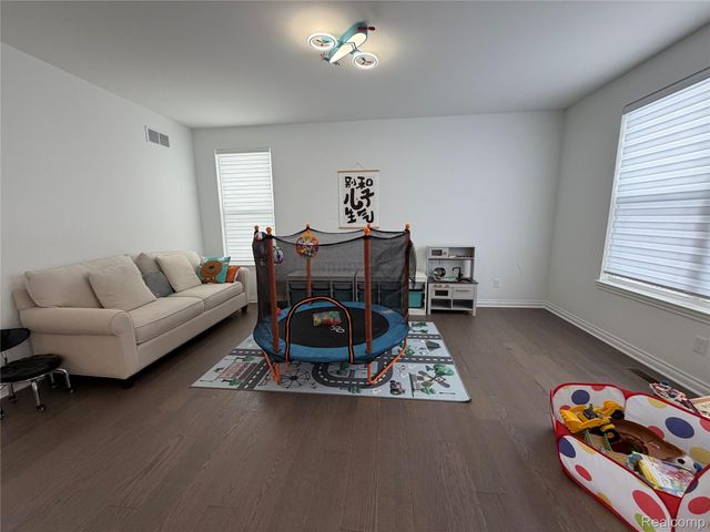 51360 Whispering Ridge Drive, Lyon Charter Township, MI 48167