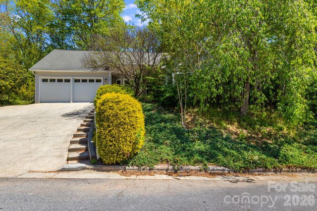 132 Fox Cross Drive, Brevard, NC 28712
