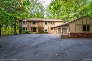 1100 Bretton Lane, Bloomfield Hills, MI 48304